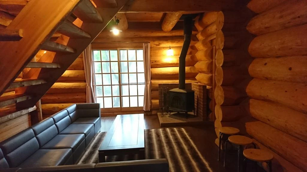 White Tree Log House, tangram madarao cabin self contained