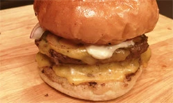 Akis Hamburgers Madarao